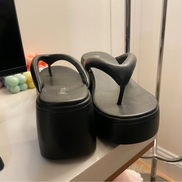 Nasty Gal Platform Faux Leather Flip Flops - Picture 6 of 10